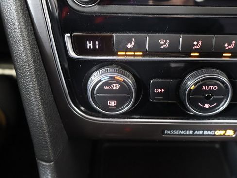 Used 2018 Volkswagen Passat 2.0T R-Line w/ R-Line Lighting Package image 42