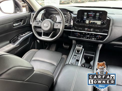 Used 2025 Nissan Pathfinder SL FWD image 15