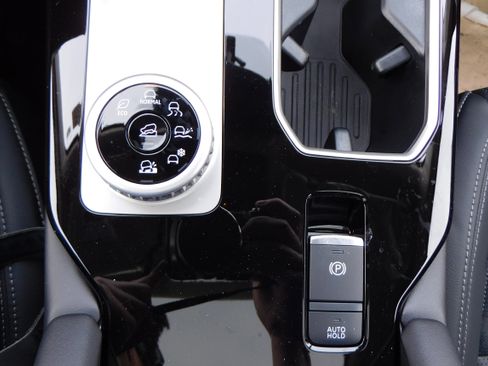 New 2026 Mitsubishi Outlander SEL image 25