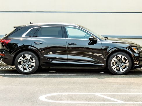 Used 2021 Audi e-tron Premium AWD/4WD image 9
