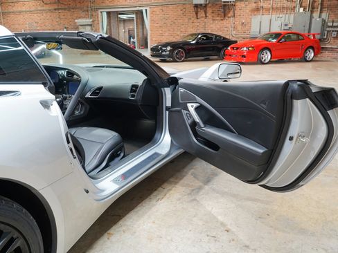 Used 2017 Chevrolet Corvette Stingray Coupe w/ Carbon Flash Badge Package RWD image 46