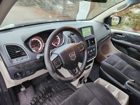 Used 2017 Dodge Grand Caravan SE image 24