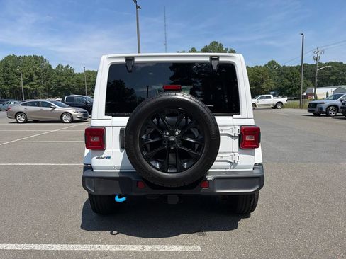 Used 2024 Jeep Wrangler Unlimited Sahara w/ Technology Group AWD/4WD image 6