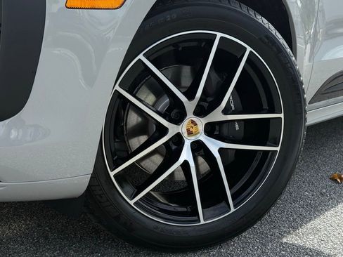 New 2026 Porsche Macan image 6