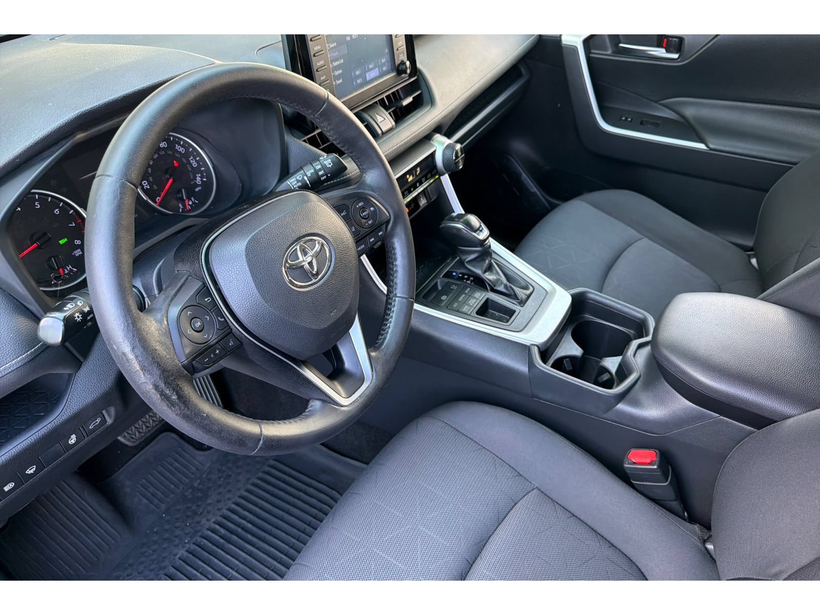 Used 2019 Toyota RAV4 XLE w/ Convenience Package AWD/4WD image 10