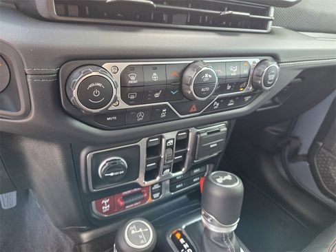 Used 2025 Jeep Wrangler Unlimited Rubicon w/ Safety Group image 27