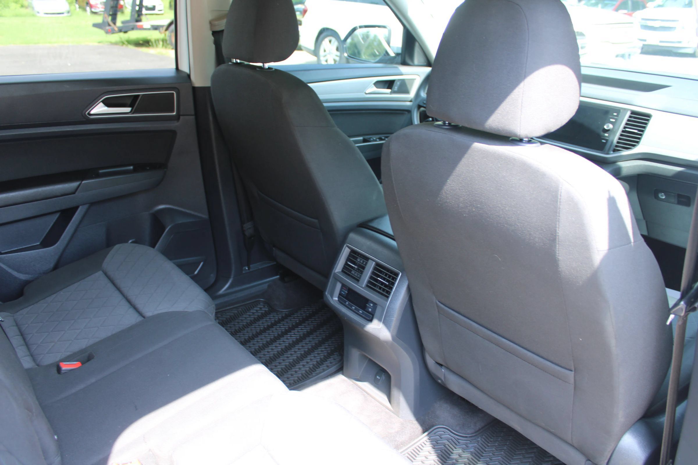 Used 2018 Volkswagen Atlas Launch Edition FWD image 26