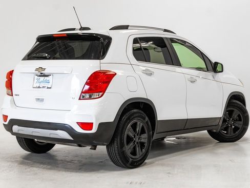Used 2017 Chevrolet Trax LT w/ LT Convenience Package FWD image 27