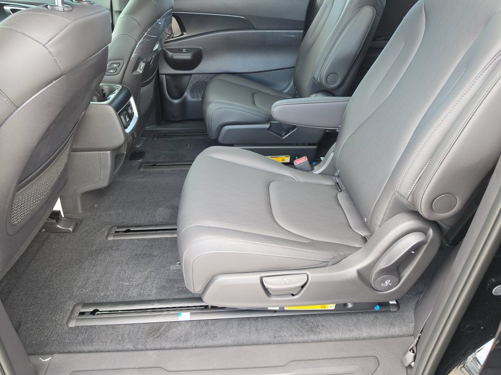 New 2027 Kia Carnival SX w/ Dark Edition Package FWD image 17