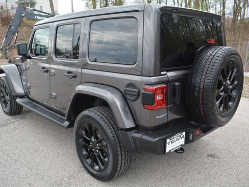 Used 2021 Jeep Wrangler Unlimited Sahara w/ Cold Weather Group image 7