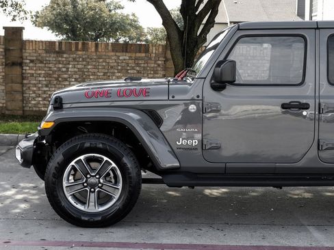 Used 2022 Jeep Wrangler Unlimited Sahara w/ Cold Weather Group image 21