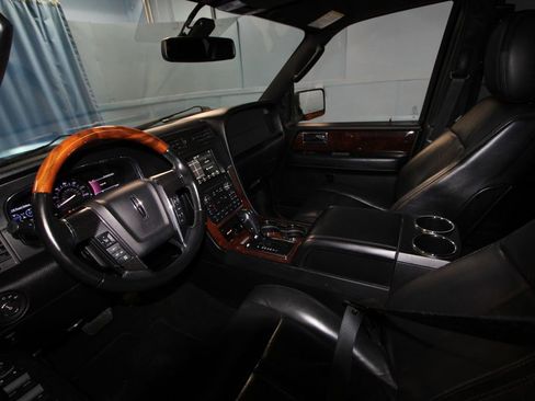 Used 2016 Lincoln Navigator L Select image 2