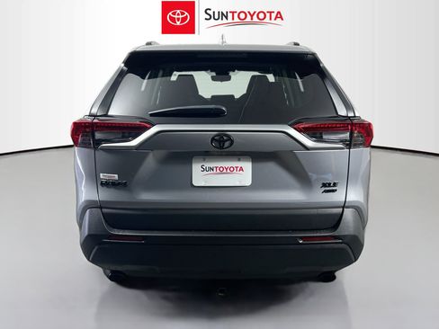 Used 2021 Toyota RAV4 XLE w/ Convenience Package image 5