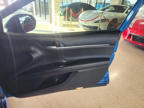 Used 2019 Toyota Camry XSE image 8
