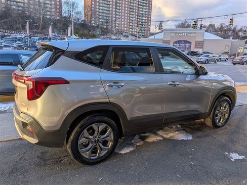 Used 2025 Kia Seltos LX image 5