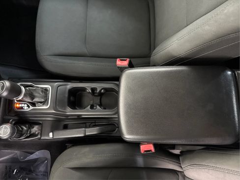 Used 2018 Jeep Wrangler Unlimited Sport S AWD/4WD image 22