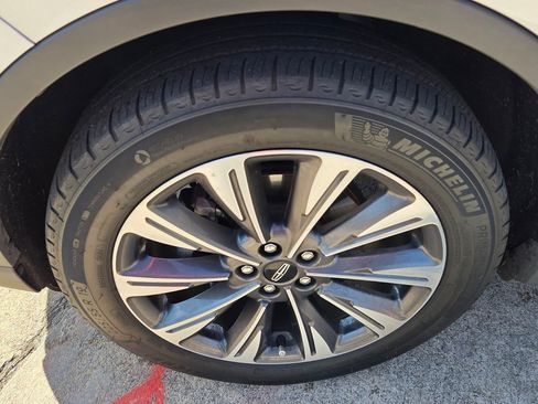 Used 2022 Lincoln Corsair Reserve w/ Equipment Group 201A image 10