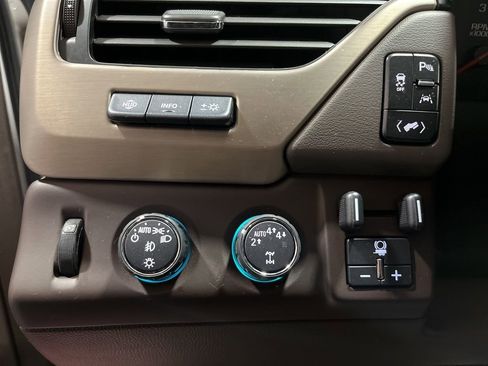 Used 2019 GMC Yukon XL Denali AWD/4WD image 14