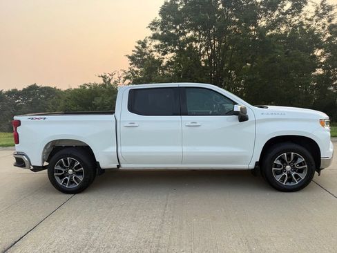 Used 2024 Chevrolet Silverado 1500 LT AWD/4WD image 2