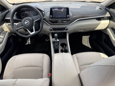 Used 2025 Nissan Altima 2.5 SV image 14