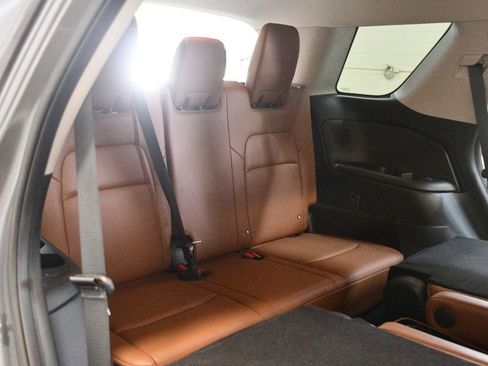 Used 2024 Nissan Pathfinder Platinum FWD image 41