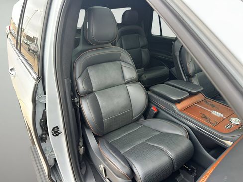Used 2025 Lincoln Navigator Black Label AWD/4WD image 17