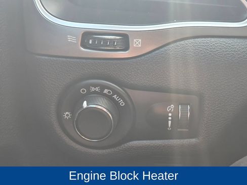 Used 2020 Jeep Cherokee Latitude w/ Cold Weather Group AWD/4WD image 23