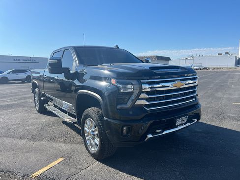 Used 2024 Chevrolet Silverado 2500 High Country w/ High Country Premium Package AWD/4WD image 1