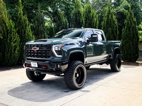 Used 2026 Chevrolet Silverado 2500 ZR2 w/ LPO, Dark Essentials Package AWD/4WD image 5