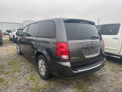 Used 2019 Dodge Grand Caravan SE w/ UConnect Hands-Free Group image 6