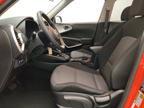 Used 2024 Kia Soul LX w/ Option Group 015 image 17