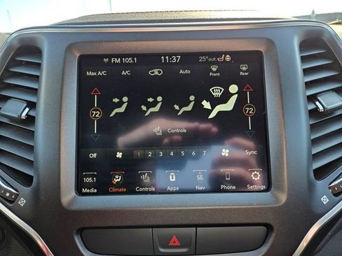 Used 2022 Jeep Cherokee Trailhawk image 28