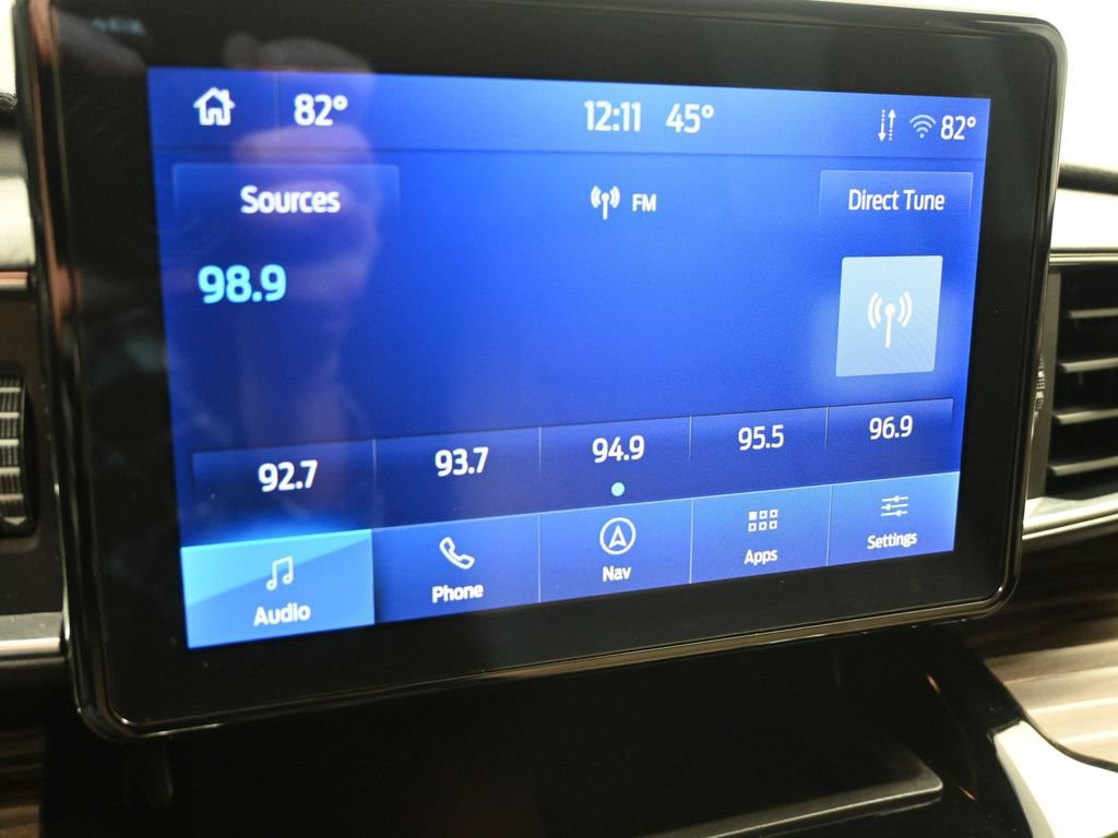 Used 2023 Ford Explorer Limited AWD/4WD image 17