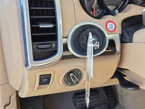 Used 2016 Porsche Cayenne Base 4D Sport Utility image 25