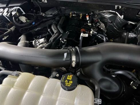 Used 2024 Ford Expedition XLT image 17