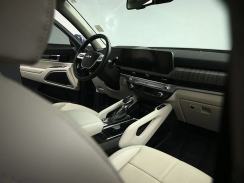 Certified 2024 Kia Telluride EX w/ EX Captain's Chair Package FWD image 62