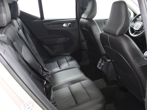 Used 2023 Volvo XC40 B4 Ultimate FWD image 23