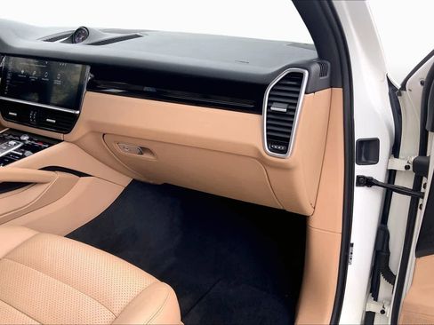Used 2019 Porsche Cayenne AWD/4WD image 18