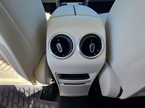 Used 2021 Mercedes-Benz GLB 250 4MATIC w/ Premium Package image 13