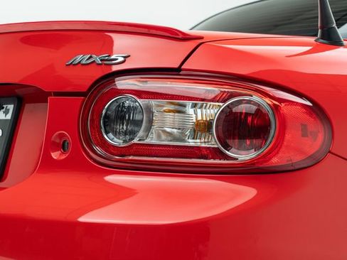 Used 2015 MAZDA MX-5 Miata Club RWD image 15