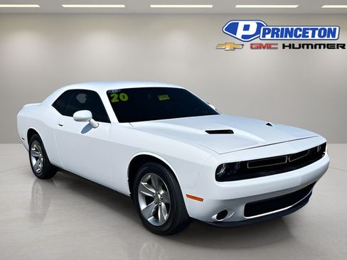 Used 2020 Dodge Challenger SXT RWD image 1