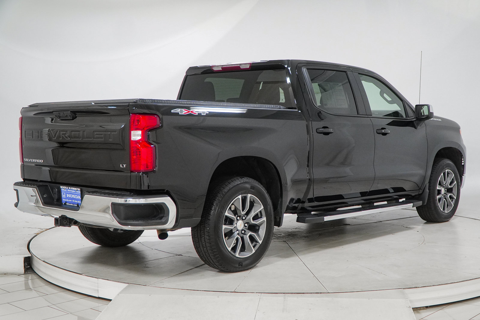 Used 2025 Chevrolet Silverado 1500 LT AWD/4WD image 12