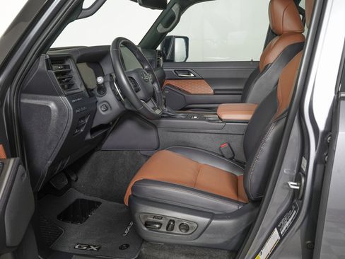 Used 2025 Lexus GX 550 image 17