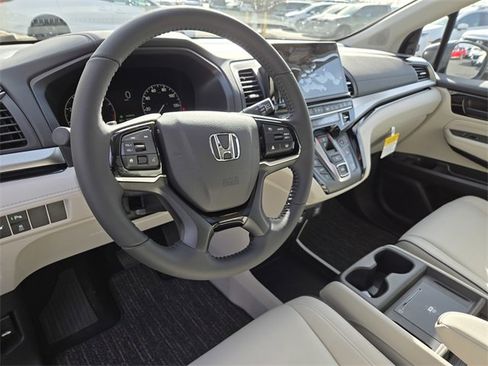 New 2026 Honda Odyssey Touring image 7
