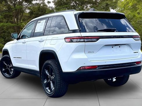 Used 2023 Jeep Grand Cherokee Limited w/ Black Appearance Package RWD image 12