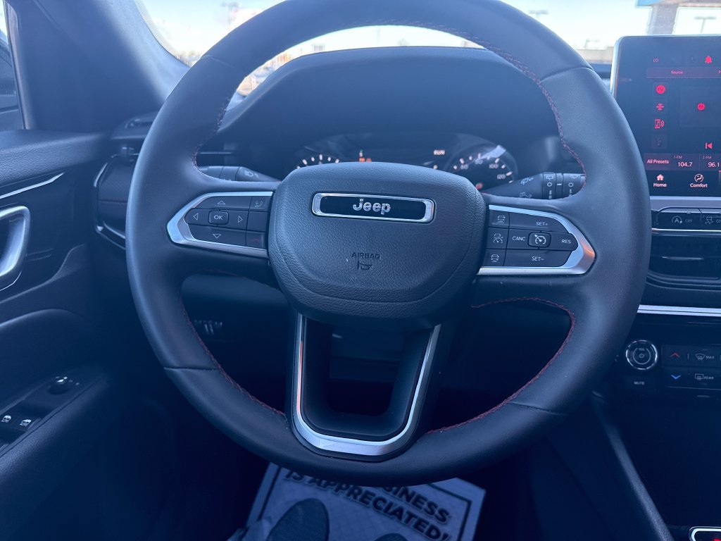 Used 2025 Jeep Compass Trailhawk AWD/4WD image 16