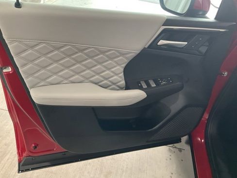 Used 2024 Mitsubishi Outlander SEL image 5