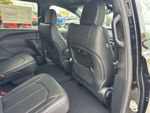 New 2026 Chrysler Pacifica Select image 47