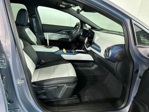 Used 2024 Chevrolet Equinox EV LT image 28