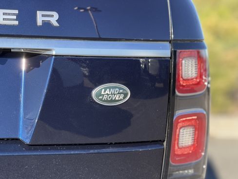 Used 2020 Land Rover Range Rover HSE image 11